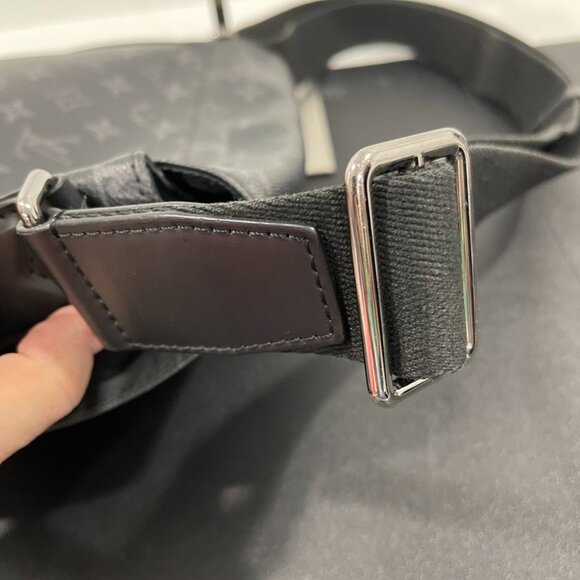 Louis Vuitton District PM Damier Graphite Messenger Bag (144716) - Picture 16 of 16